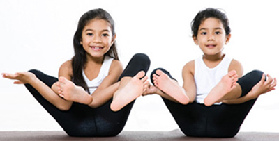 Practicar yoga es muy bueno para los niños