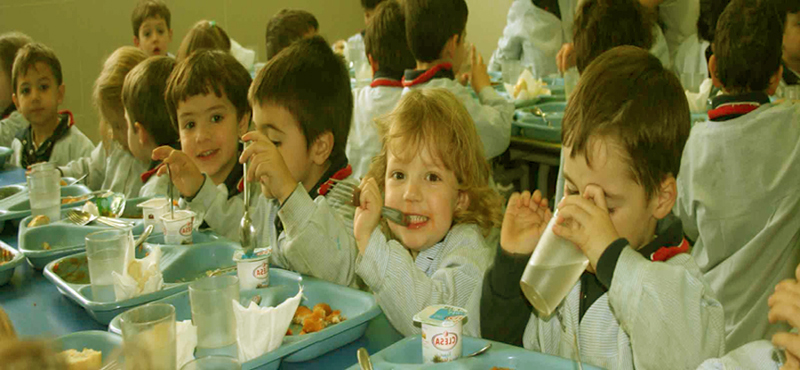 Ventajas y desventajas de almorzar en el colegio