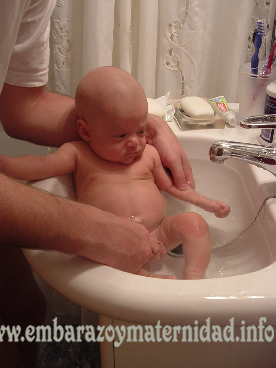 Los Errores Que Se Cometen Al Curar El Ombligo Del Bebe Embarazo Y Maternidad