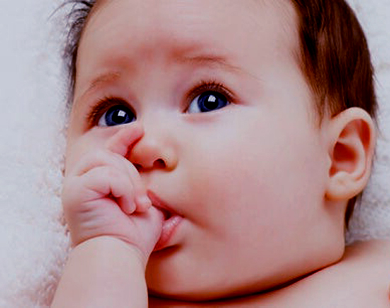 ¿Cómo se clasifican los reflejos de los bebés?