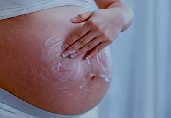 ¿Por qué aparecen manchas en la piel en el embarazo?